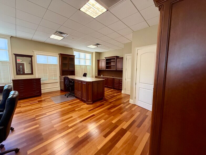 More Photos Of 960185 Gateway Blvd, Fernandina Beach Office For Sale
