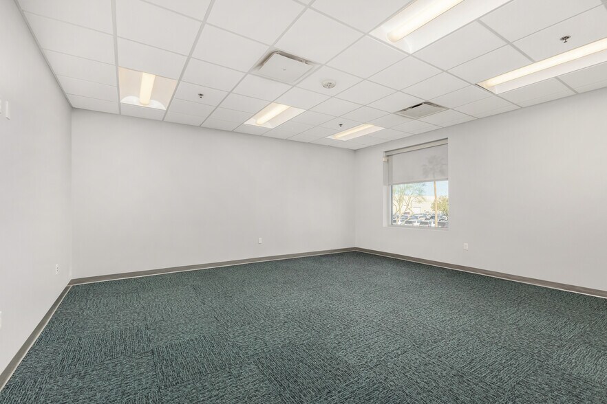 More Photos Of 450 N 54th St, Chandler Distribution For Lease