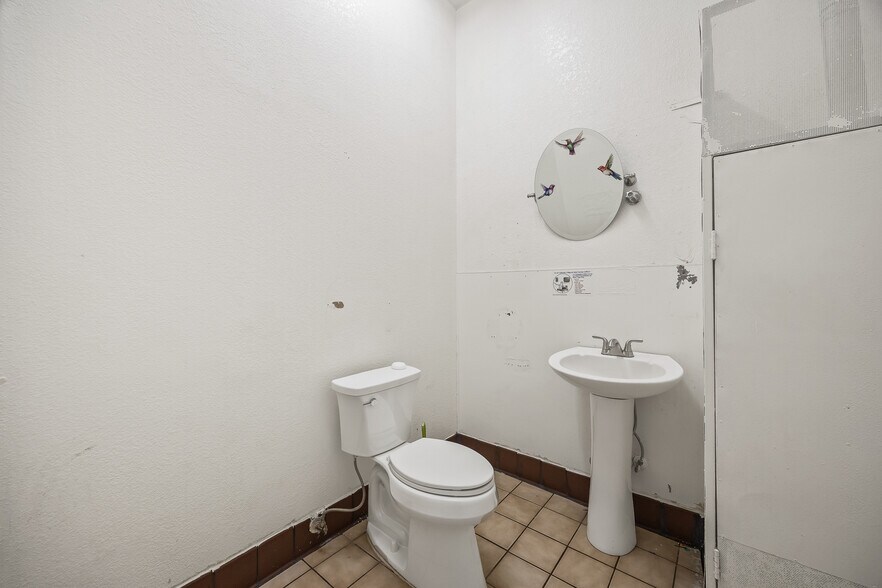 More Photos Of 33027 Road 159, Ivanhoe General Retail For Sale