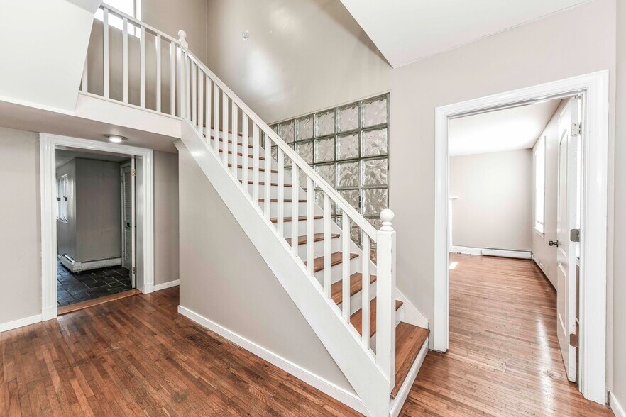 More Photos Of 173 Main St, Stanardsville Flex For Sale