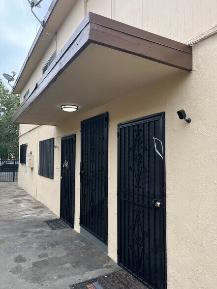 More Photos Of 724 E 32nd St, Los Angeles Apartments For Sale