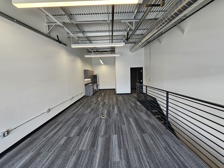 More Photos Of 208 Chicane Ln, Pontiac Showroom For Sale