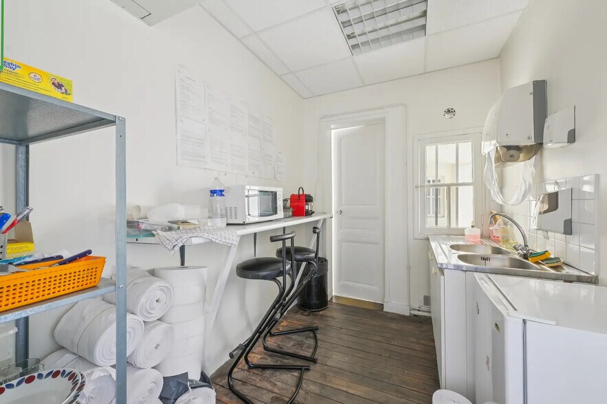 More Photos Of 20 Rue Marx Dormoy, Paris Office For Sale