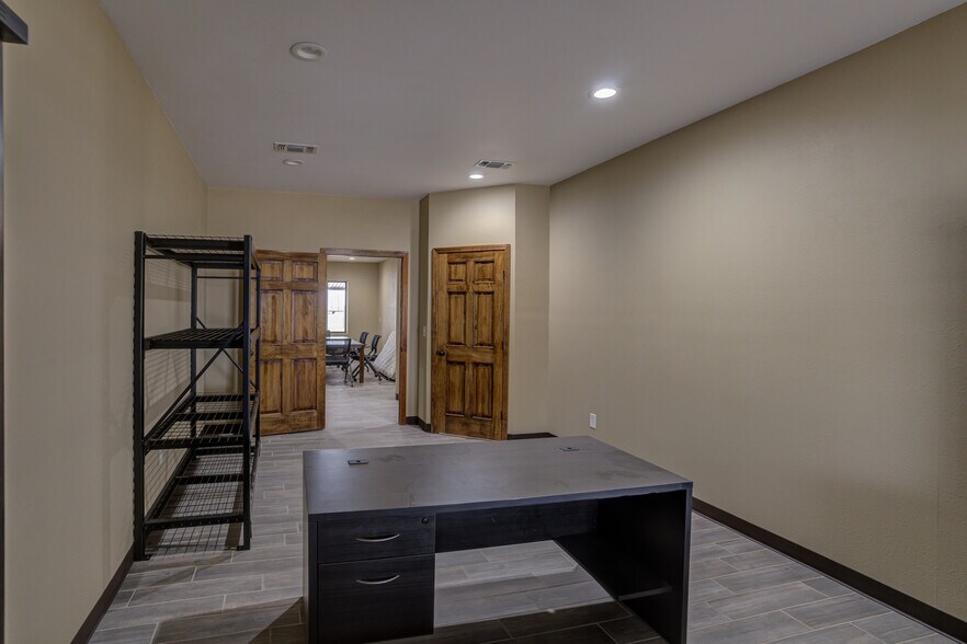 More Photos Of 716 U.S. 385 S hwy, Seminole Industrial For Sale