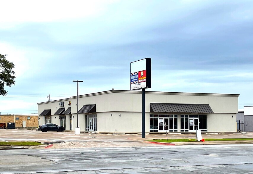 More Photos Of 2900 Walnut Hill Ln, Dallas Unknown For Lease