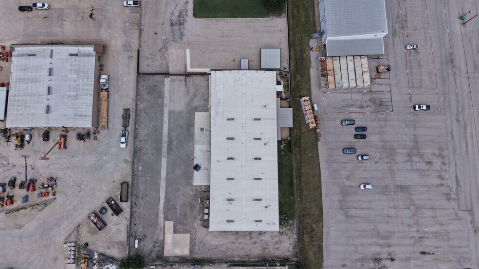 More Photos Of 6850 N Interstate 35e E, Waxahachie Warehouse For Lease