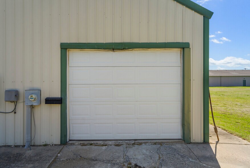 More Photos Of 26400 E 111th St S, Coweta Flex For Sale