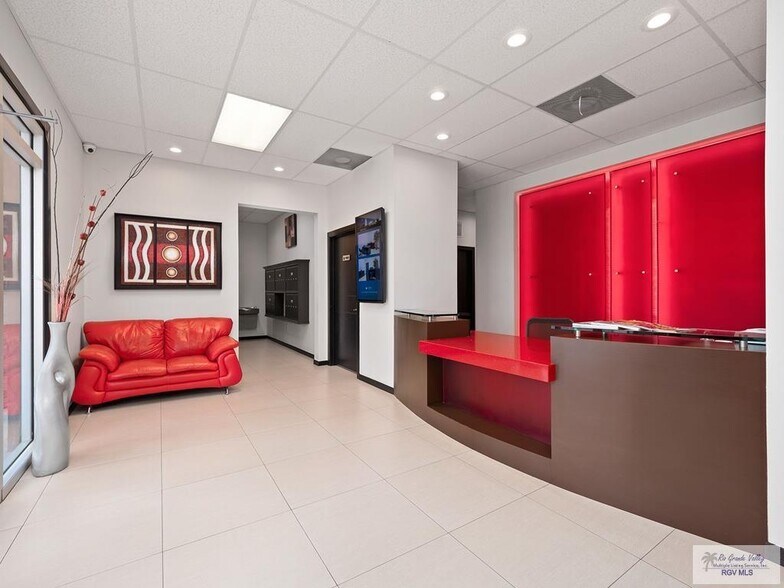 More Photos Of 8015 N Expressway 77, Olmito Medical For Lease