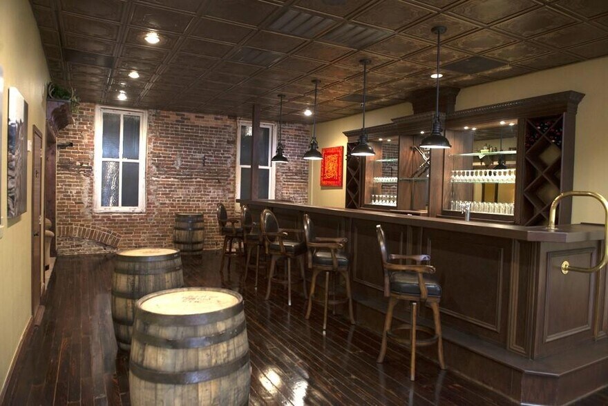 More Photos Of 117 W Walnut St, Rogers Restaurant For Sale