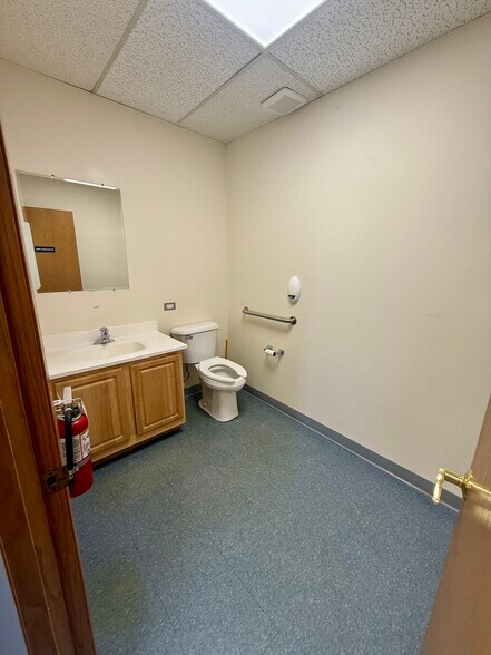 More Photos Of 7800 W College Dr, Palos Heights Office For Lease