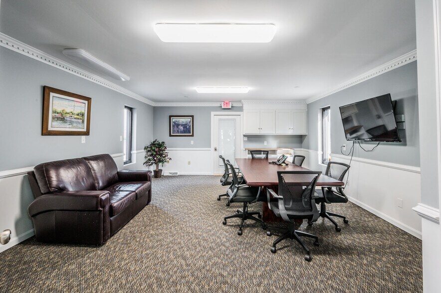 More Photos Of 1502 Westen St, Bowling Green Office For Sale