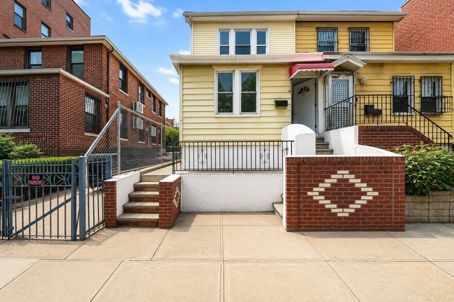 Primary Photo Of 4043 69th St, Woodside Apartments For Sale