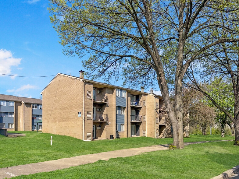 More Photos Of 806 Cherry St, Toledo Apartments For Sale