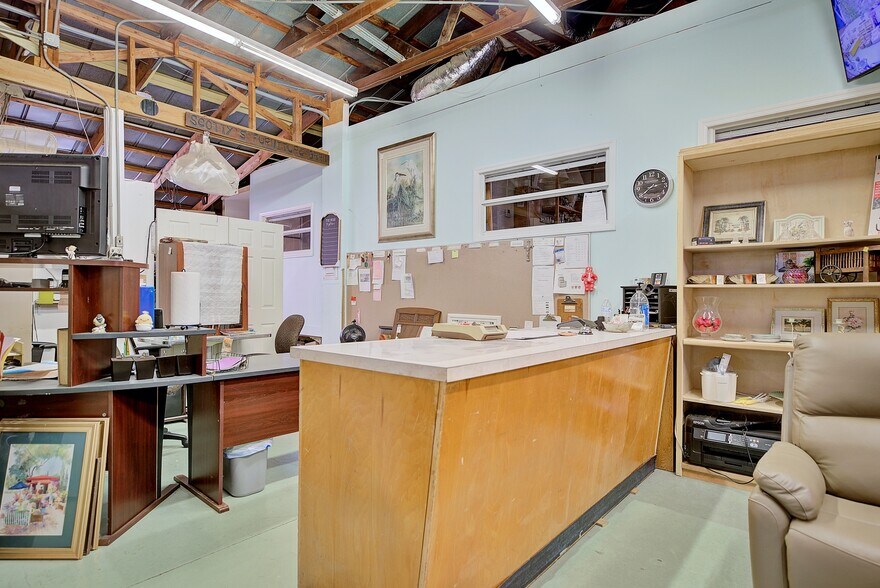 More Photos Of 2815 State Road 17 S, Avon Park Light Distribution For Sale