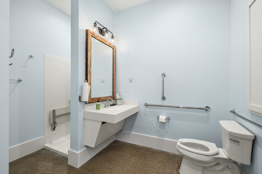 More Photos Of 20 N Mulberry St, Mansfield Office For Sale