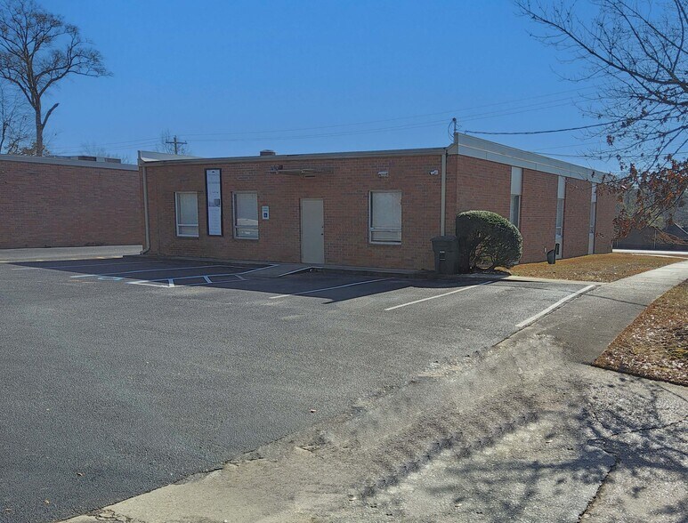 More Photos Of 2301 Devine St, Columbia General Retail For Lease