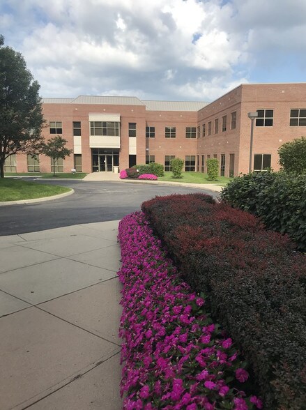 More Photos Of 690 Taylor Rd, Gahanna Office For Lease