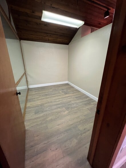 More Photos Of 550 S Highland St, Mount Dora Office For Lease