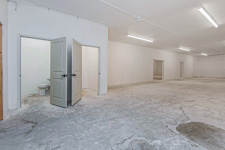 More Photos Of 5557 Cahuenga Blvd, North Hollywood Storefront For Lease