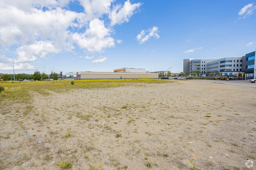 More Photos Of 14 Royal Vista Dr NW, Calgary General Retail For Lease