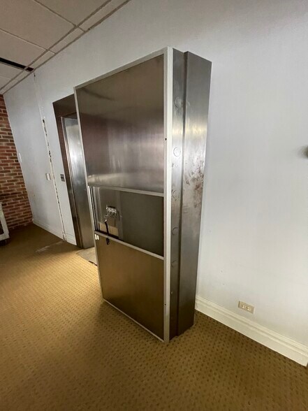 More Photos Of 208 Elm St, New Canaan General Retail For Lease