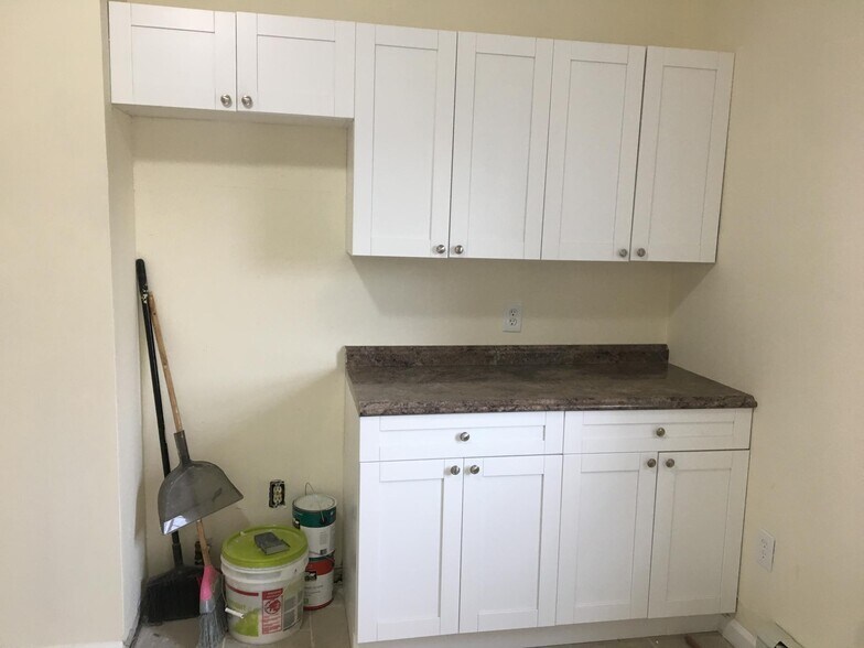More Photos Of 443 Jackson Ave, Elizabeth Storefront Retail Residential For Sale