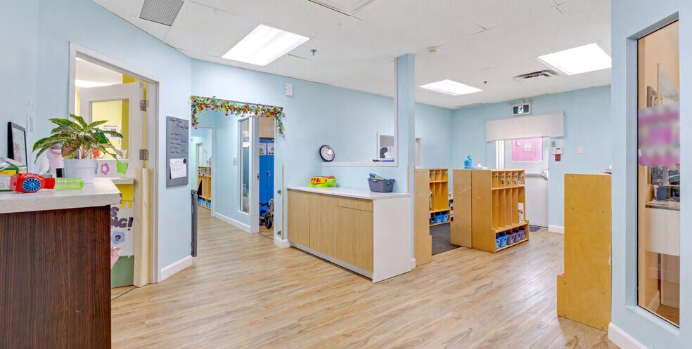 More Photos Of 5305 Notre-Dame, Laval Office Residential For Sale