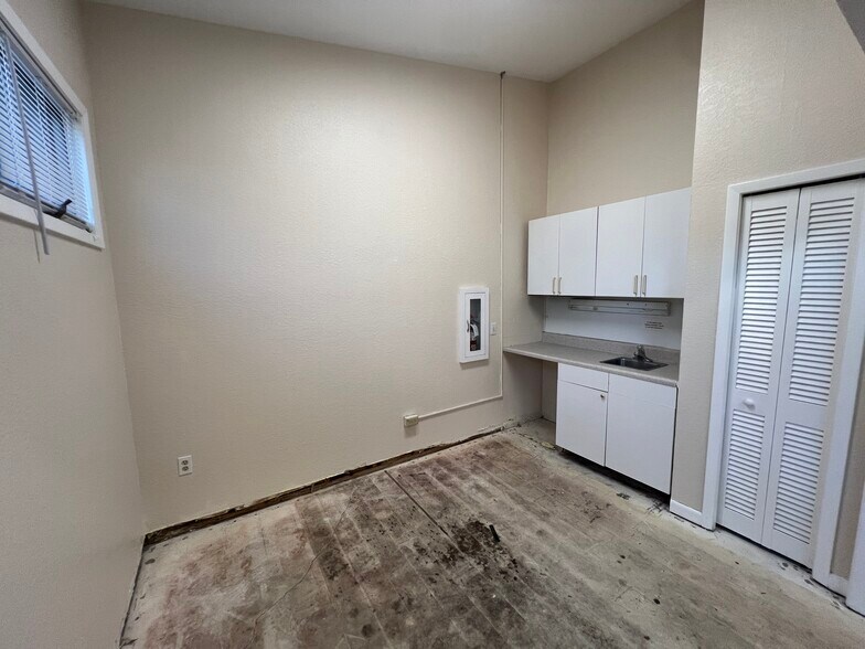 More Photos Of 5427 Water St, New Port Richey Medical For Sale