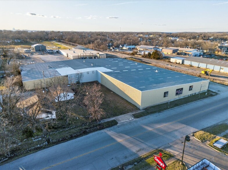 More Photos Of 102 W Front St, Mountain Grove Warehouse For Sale