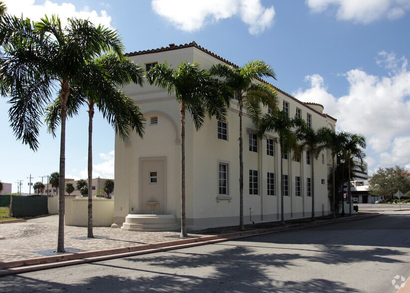 More Photos Of 2901 Ponce de Leon Blvd, Coral Gables Loft Creative Space For Lease