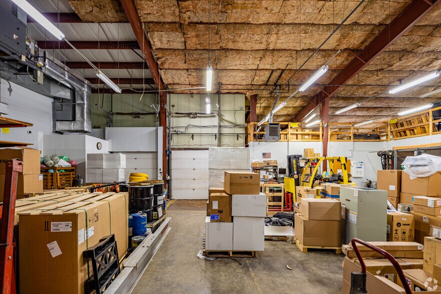 More Photos Of 400 Business Center Dr, Pittsburgh Light Distribution For Lease