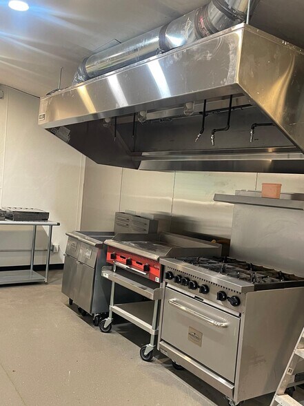 More Photos Of 941 N Main St, Troy Storefront Retail Office For Lease