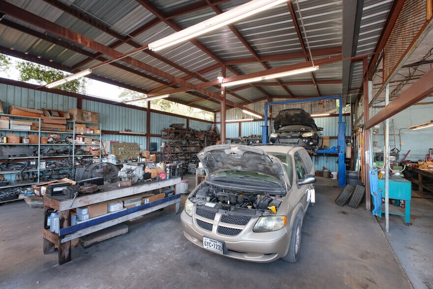 More Photos Of 5220 Interstate Highway 35 S, San Antonio Industrial For Sale