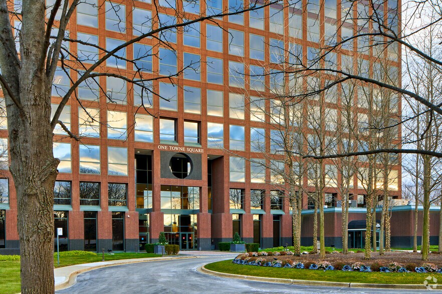More Photos Of One Towne Sq, Southfield Office For Lease