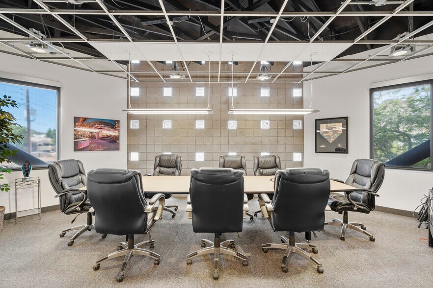 More Photos Of 7201 N Dreamy Draw Dr, Phoenix Loft Creative Space For Lease