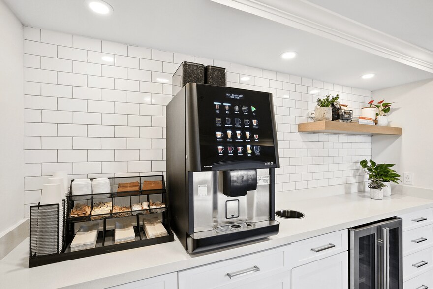 More Photos Of 353-383 Aragon Ave, Coral Gables Apartments For Lease