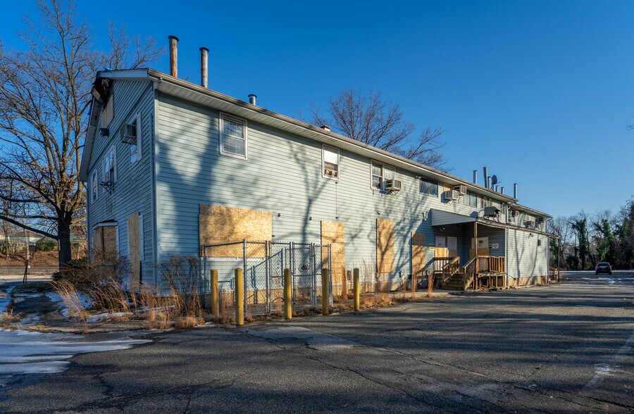 More Photos Of 5820 Southwestern Blvd, Halethorpe Flex For Sale