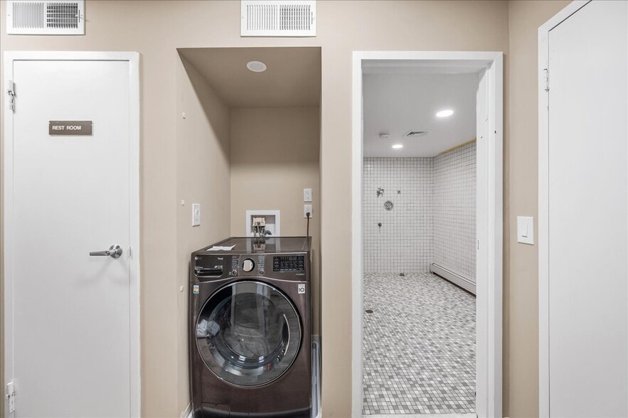 More Photos Of 2039 Palmer Ave, Larchmont Medical For Lease