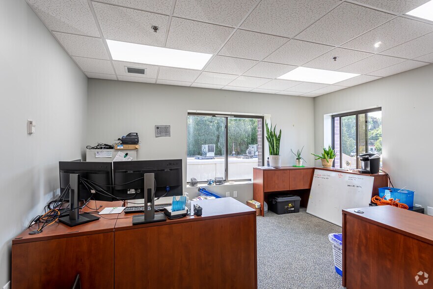 More Photos Of 936 Silas Deane Hwy, Wethersfield Office For Lease