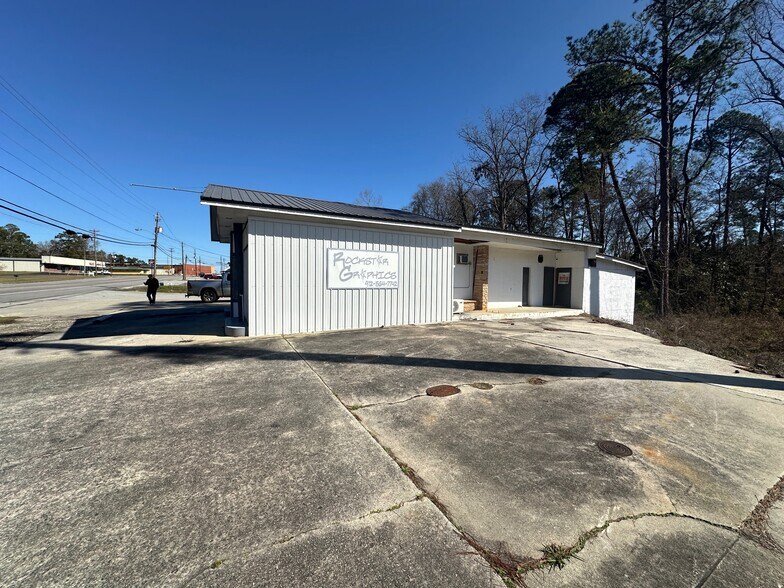 More Photos Of 613 W Ogeechee St, Sylvania Storefront For Sale