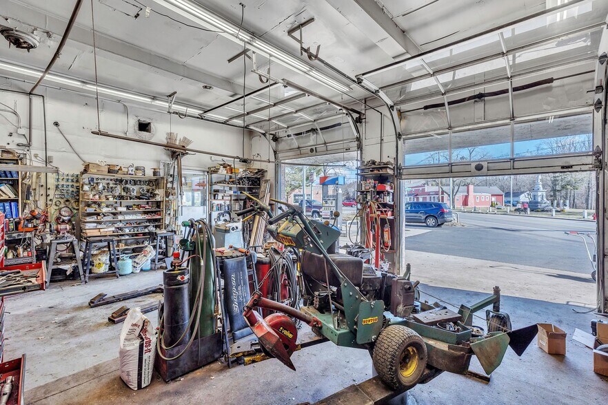 More Photos Of 467 Main St, Wilbraham Service Station For Sale