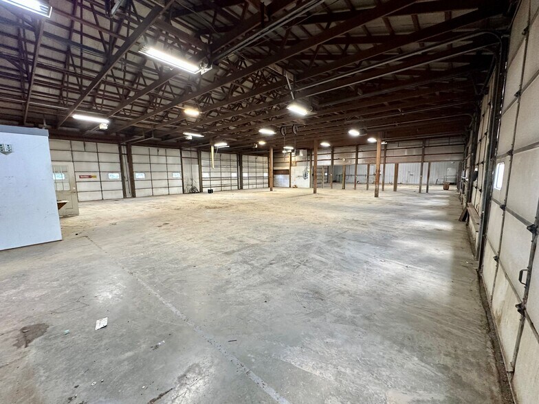 More Photos Of 2305 W Industrial Park Dr, Bloomington Warehouse For Lease