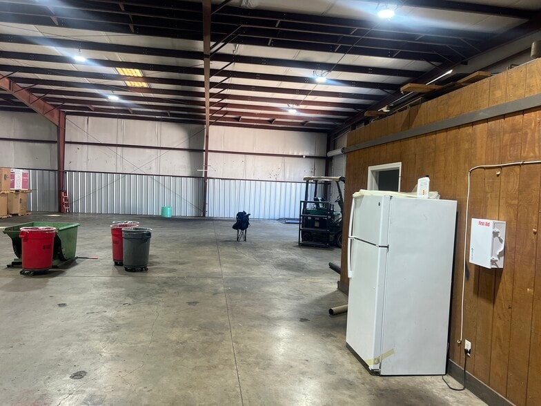 More Photos Of 2012 Last St, Statham Warehouse For Lease