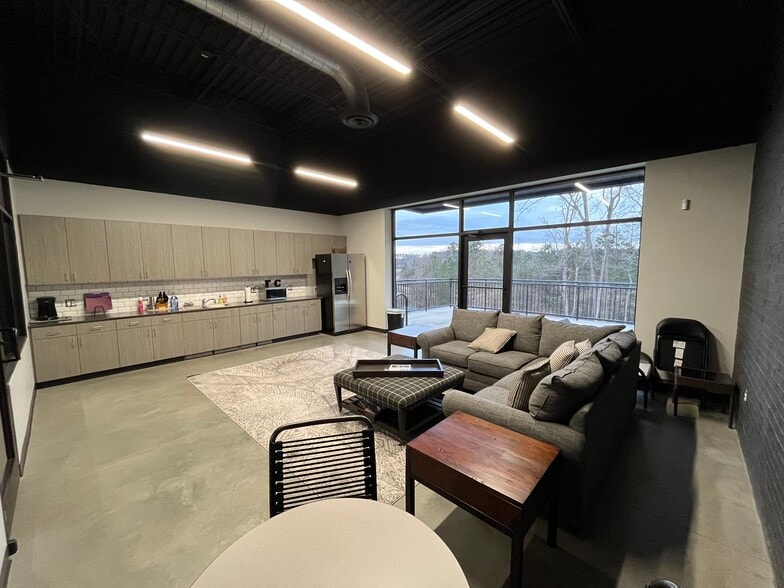 More Photos Of 4550 Preslyn Dr, Raleigh Light Distribution For Sale