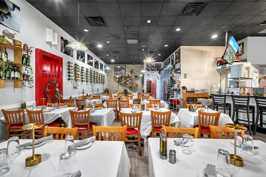 More Photos Of 6020 N Federal Hwy, Boca Raton General Retail For Sale