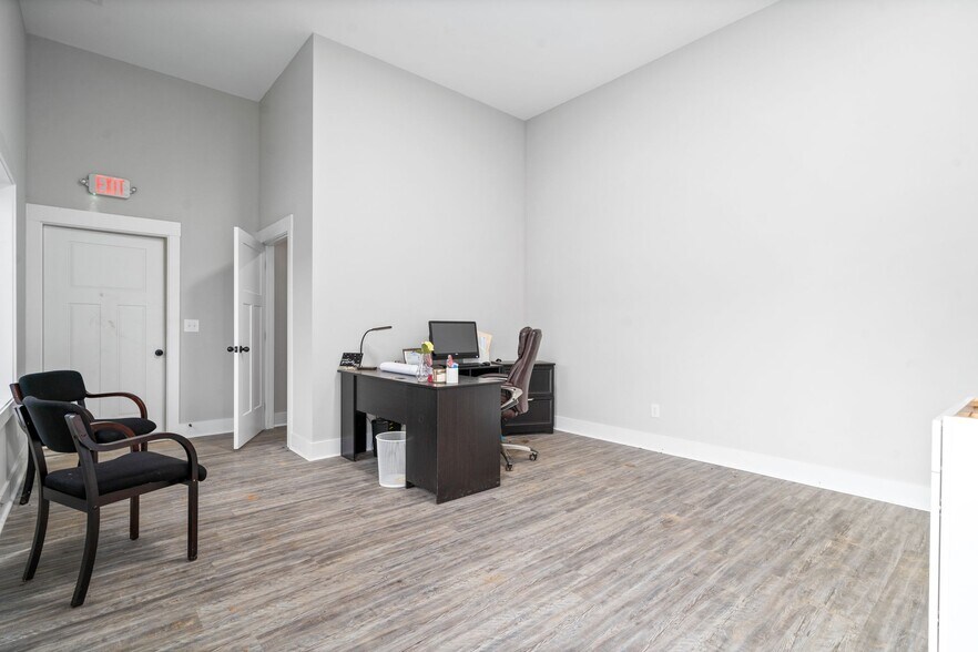 More Photos Of 1811 Mercantile Dr, Clarksville Light Distribution For Lease