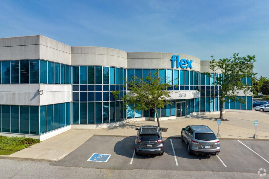 More Photos Of 450 Hood Rd, Markham Showroom For Lease