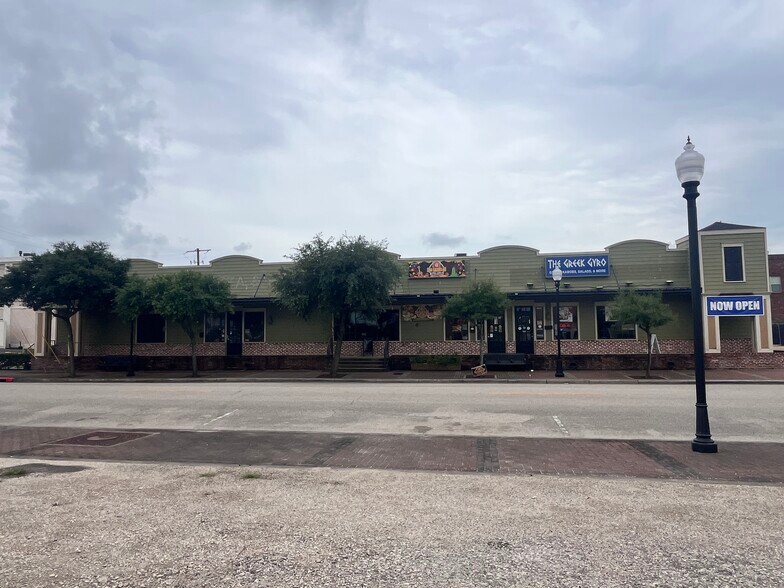 More Photos Of 790 Neches, Beaumont Restaurant For Sale