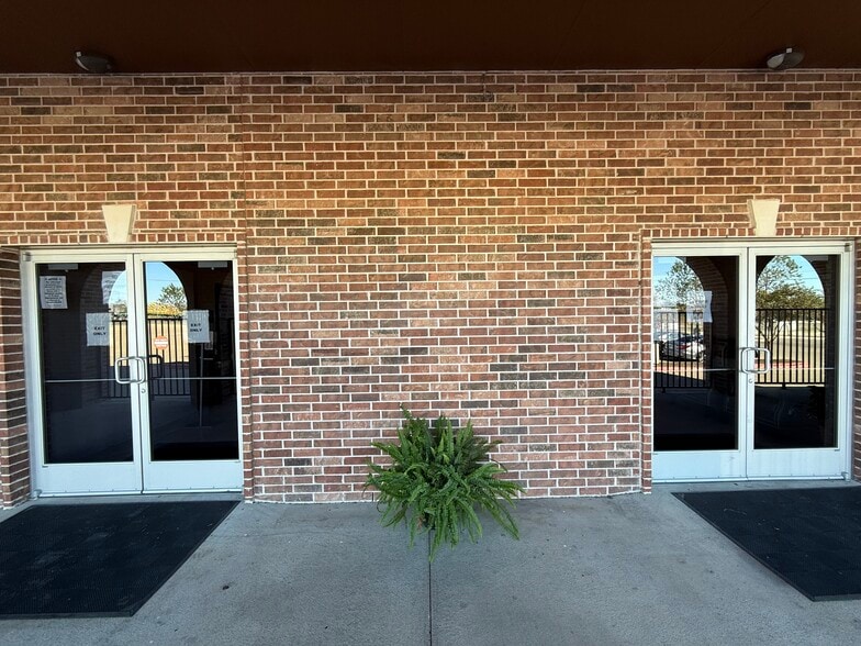 More Photos Of 1101 Bunton Creek Rd, Kyle Storefront Retail Office For Lease