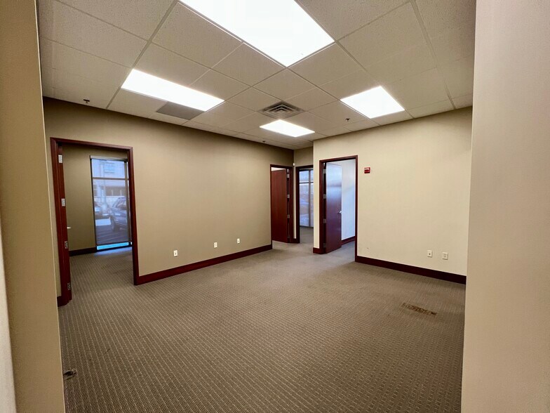 More Photos Of 6300 N Revere Dr, Kansas City Medical For Lease